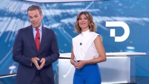 Igor Gómez y Lara Siscar en la despedida del Telediario 2.