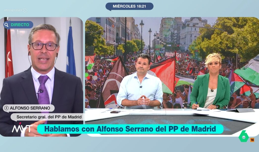 Iñaki López y Cristina Pardo entrevistan a Alfonso Serrano en 'Más vale tarde'.