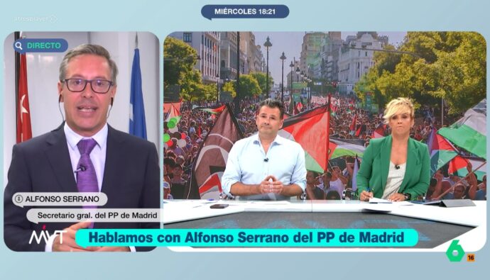Iñaki López y Cristina Pardo entrevistan a Alfonso Serrano en 'Más vale tarde'.