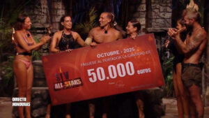 Rubén Torres recibe el cheque de 'Supervivientes All Stars 2025'