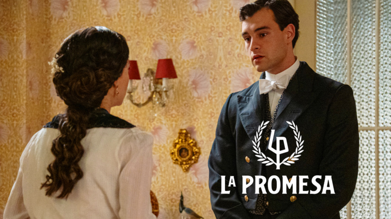 Ángela y Curro y el logo de La Promesa