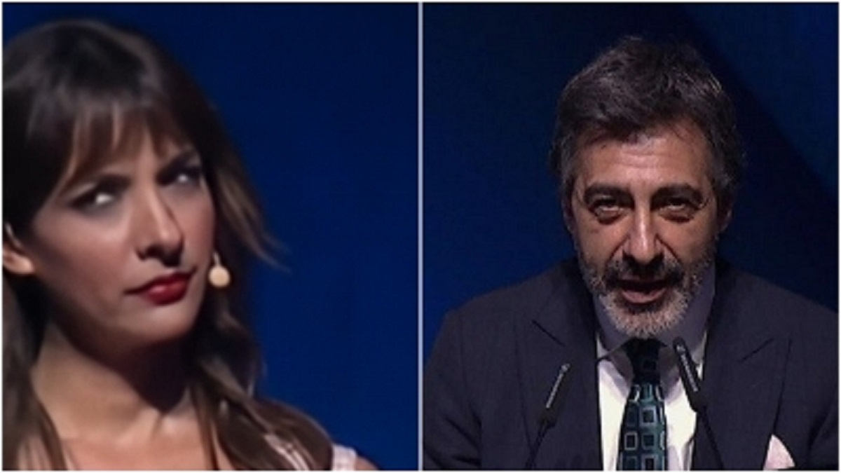 La cara de Esther Vaquero al recibir el Premio Planeta Juan del Val.