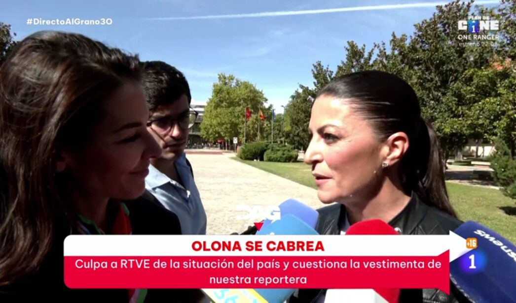 Macarena Olona y la reportera Esther Yáñez en 'Directo al grano'.