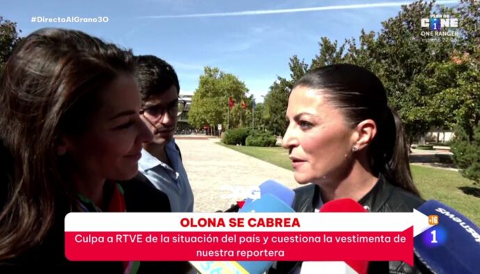 Macarena Olona y la reportera Esther Yáñez en 'Directo al grano'.