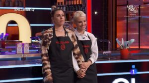 Valeria Ros y Soraya Arnelas en 'MasterChef Celebrity'.