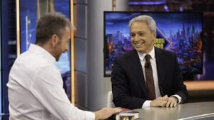Pablo Motos con Vicente Vallés en 'El Hormiguero'.