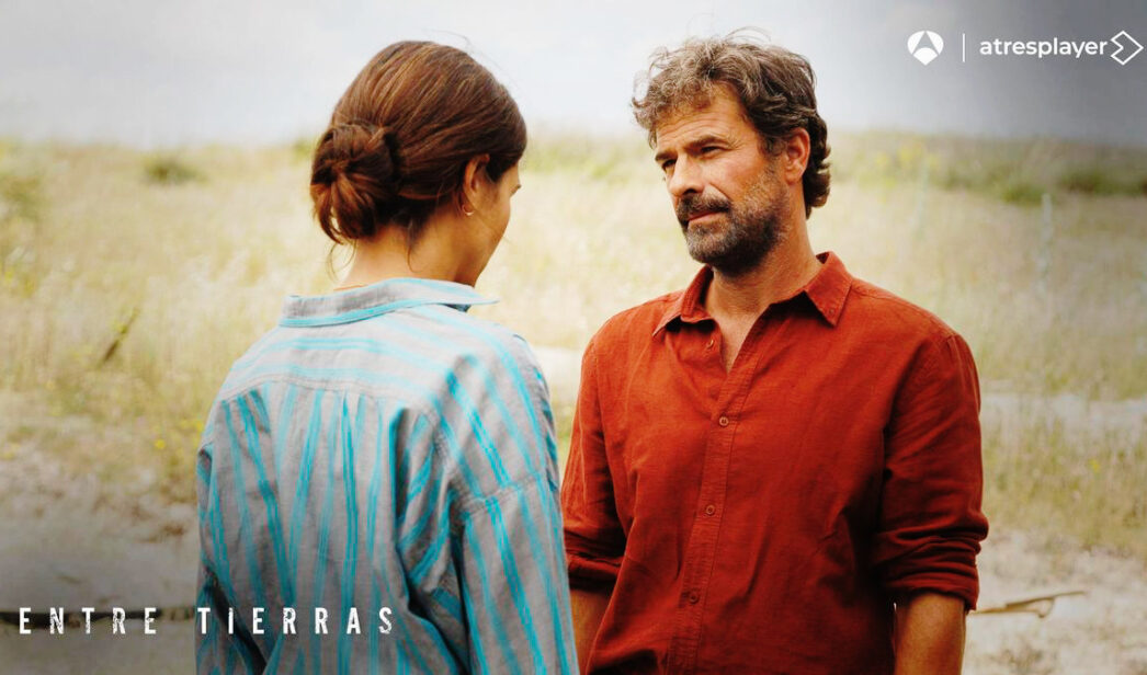 Megan Montaner y Rodolfo Sancho en 'Entre Tierras 2'