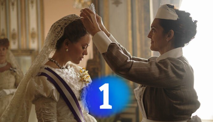 Imagen de la serie 'ENA' y el logo de La 1 de TVE