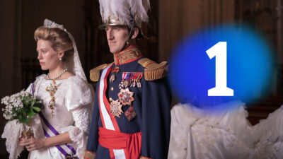 Imagen de la serie 'ENA' y logo de La 1 de TVE