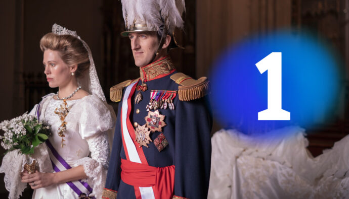 Imagen de la serie 'ENA' y logo de La 1 de TVE