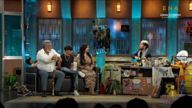 Los protagonistas de 'Ciudad sin sueño' en 'La Revuelta' junto a David Broncano