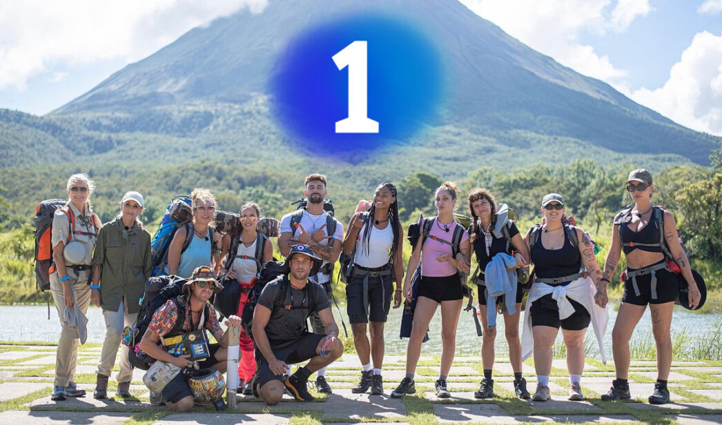 Concursantes de 'Hasta el fin del mundo' y logo de La 1