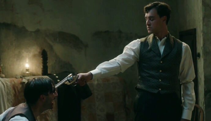 Guillermo Serrano (Lorenzo) y Xavi Lock (Curro), en el capítulo especial de 'La Promesa'