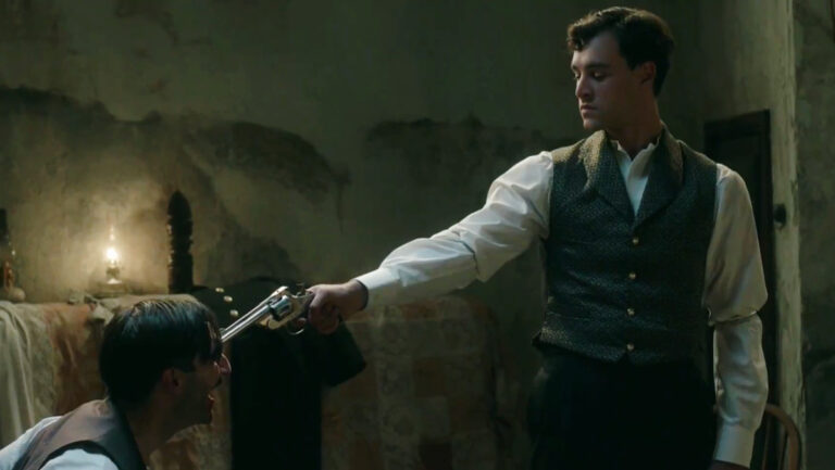 Guillermo Serrano (Lorenzo) y Xavi Lock (Curro), en el capítulo especial de 'La Promesa'