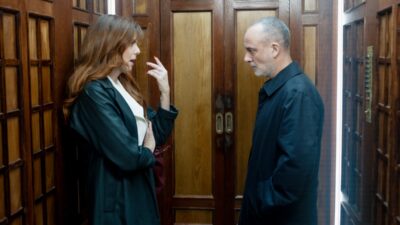 Manuela Velasco y Javier Gutiérrez en 'La Agencia'.