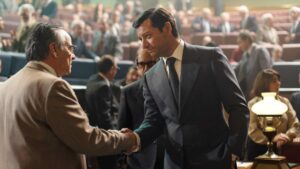 Eduard Fernández y Álvaro Morte en 'Anatomía de un instante'.