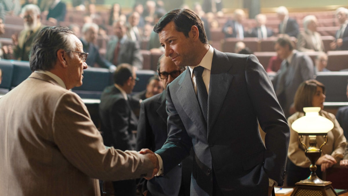 Eduard Fernández y Álvaro Morte en 'Anatomía de un instante'.