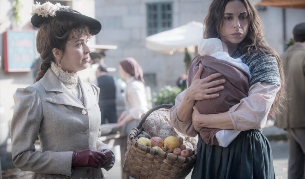 Verónica Sánchez y Carlota Baró en 'Las hijas de la criada'.