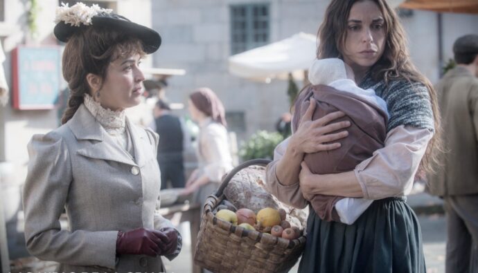 Verónica Sánchez y Carlota Baró en 'Las hijas de la criada'.