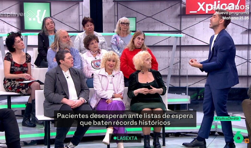 José Yélamo para los pies a Carmen Flores en 'La Sexta Xplica'.