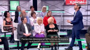 José Yélamo para los pies a Carmen Flores en 'La Sexta Xplica'.