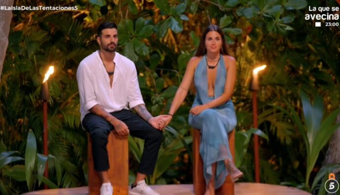 'La Isla de las Tentaciones 9' gala 5 hoy en directo: Última hora de las primeras hogueras y la decisión crucial de Nieves