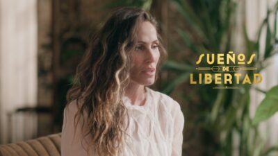 Malú en el videoclip de 'Sueños de libertad'.