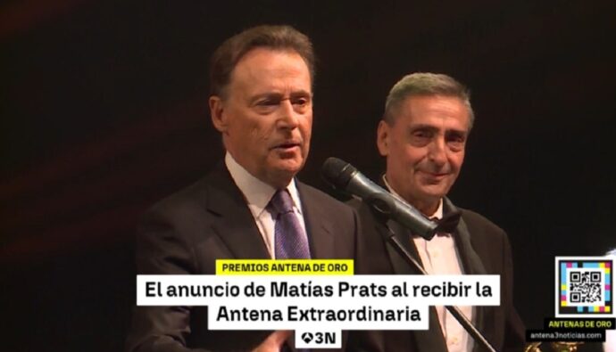 Matías Premios al recoger la Antena de Oro Extaordinaria 2025.