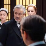 Cristóbal y el servicio en 'La Promesa'.