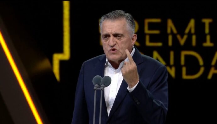 El Gran Wyoming recoge el Premio Ondas al mejor comunicador.