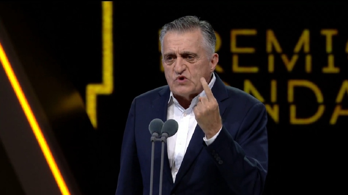 El Gran Wyoming recoge el Premio Ondas al mejor comunicador.