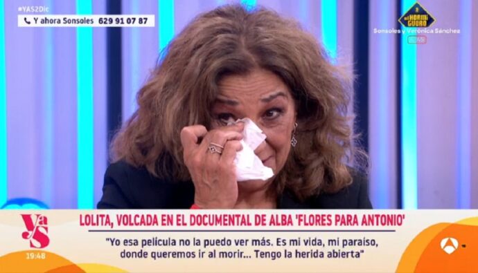 Lolita se rompe y clama por qué no verá más la película documental de su sobrina Alba Flores: "No puedo"