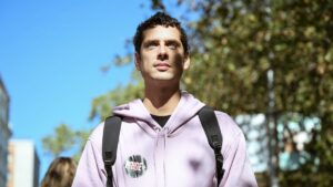 Eduardo Casanova en el documental de Atresmedia y Jordi Évole.