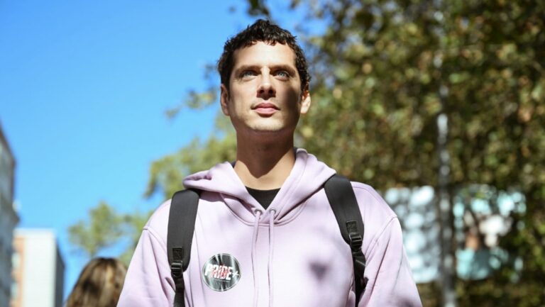 Eduardo Casanova en el documental de Atresmedia y Jordi Évole.