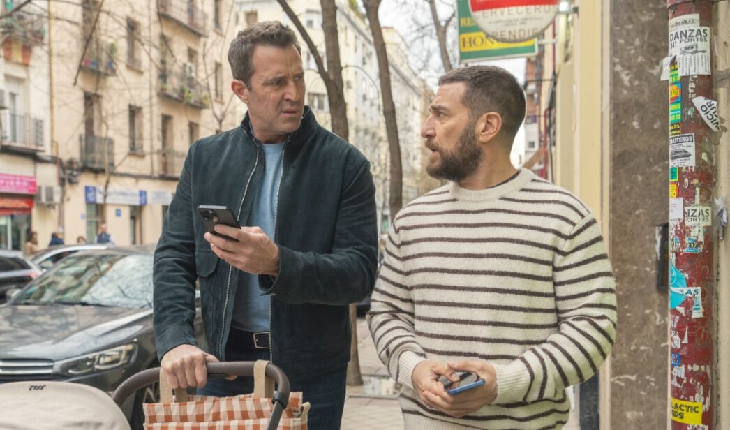 Marta Hazas y Raúl Tejón en 'Machos Alfa'.