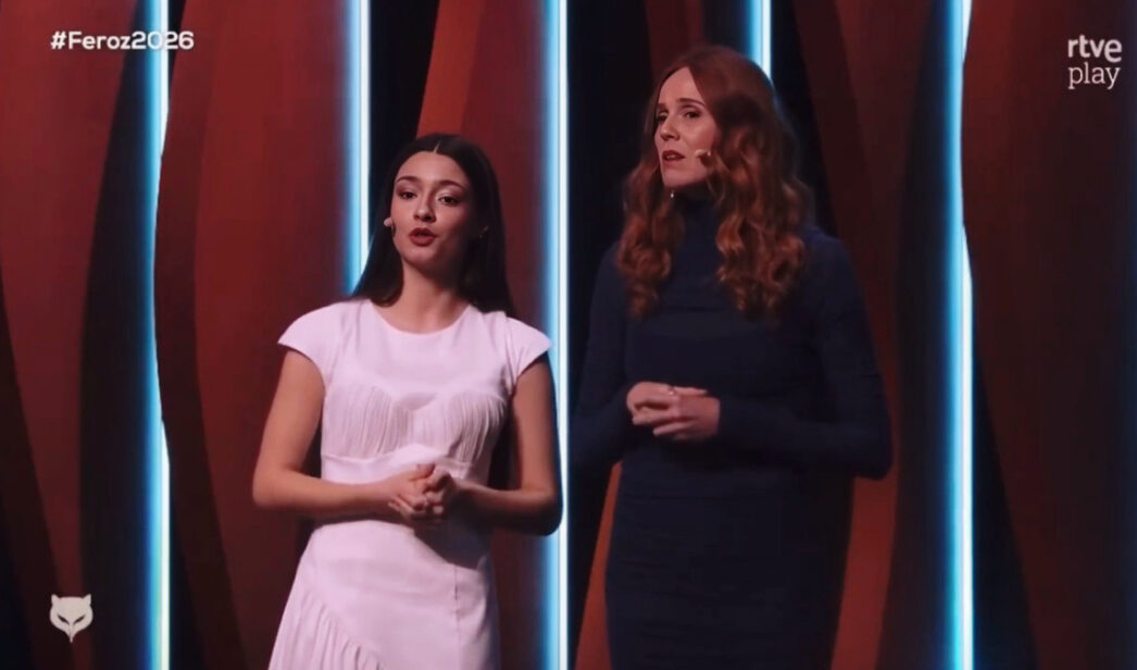 Marta Costa y María Castro, de 'La Promesa', en los Premios Feroz