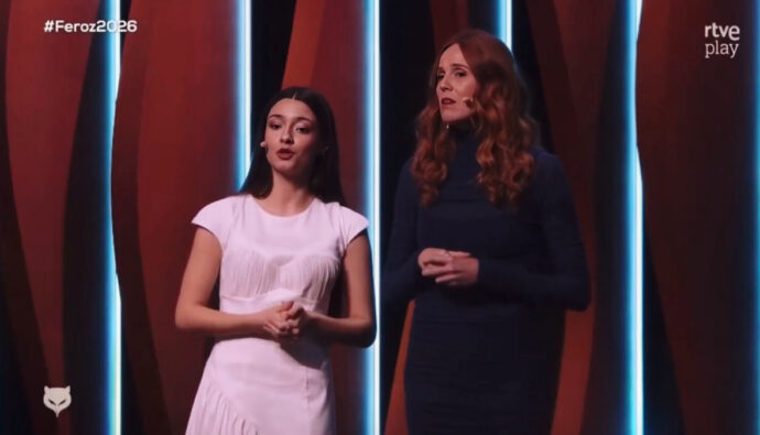 Marta Costa y María Castro, de 'La Promesa', en los Premios Feroz