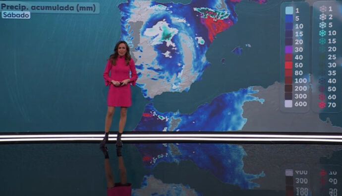 La meteoróloga Silvia Laplana en el 'Telediario 2' de La 1