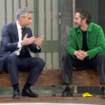 Carlos Franganillo y Paco León en 'Informativos Telecinco'