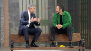 Carlos Franganillo y Paco León en 'Informativos Telecinco'