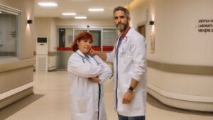 Roberto Leal y Mercedes Guillén en 'Nos vamos de madre'.