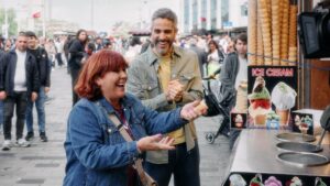 Roberto Leal y Mercedes Guillén en 'Nos vamos de madre'.