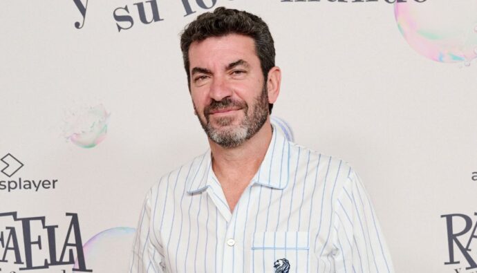 Hablamos con Arturo Valls sobre 'Rafaela', 'Crossobar' y 'Mask Singer 5': "Como no estrenemos ya, alguna máscara se nos muere"
