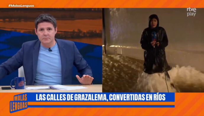 Jesús Cintora y una reportera de 'Malas Lenguas'