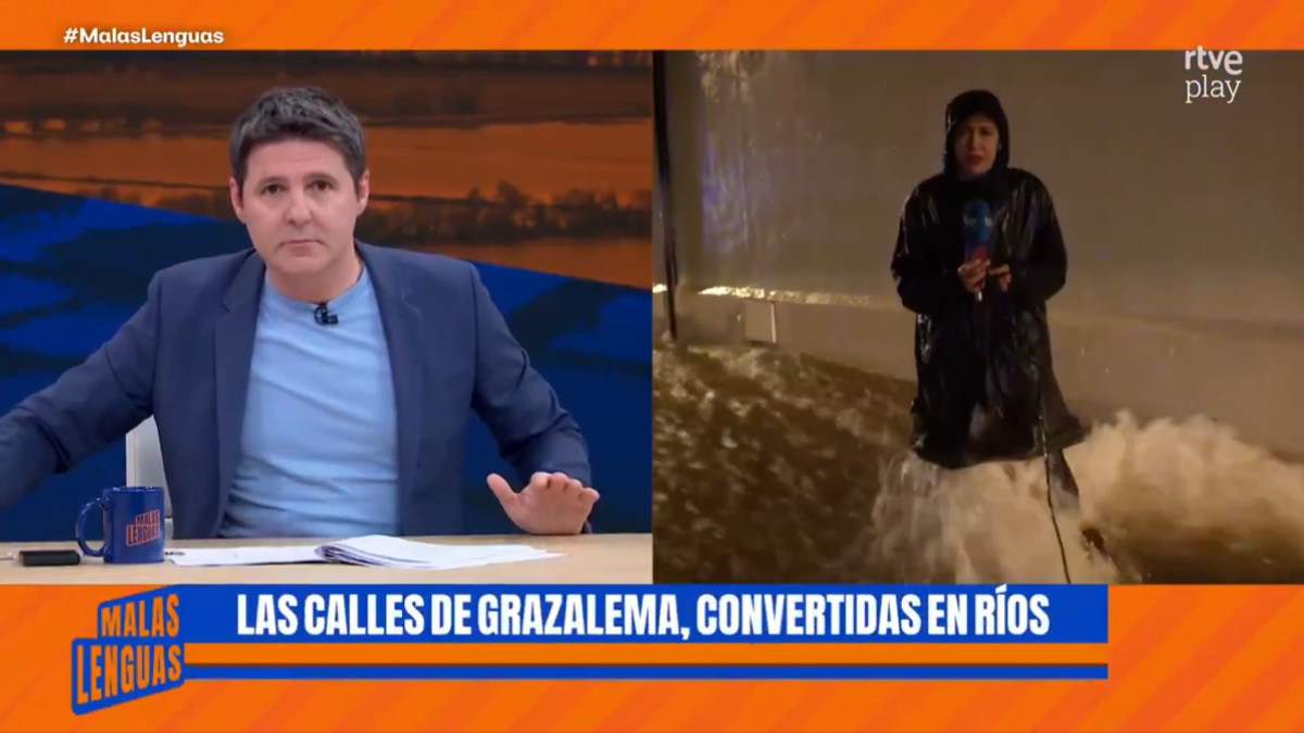 Jesús Cintora y una reportera de 'Malas Lenguas'