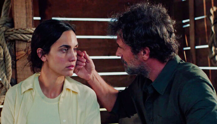 Megan Montaner y Rodolfo Sancho en 'Entre tierras 2'