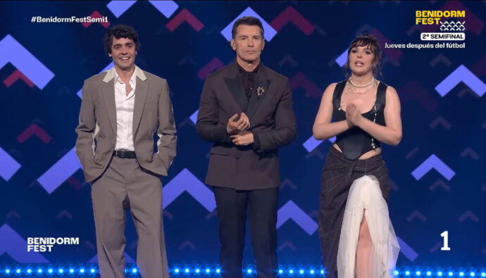 Javier Ambrossi, Jesús Vázquez e Inés Hernand en el Benidorm Fest 2026.