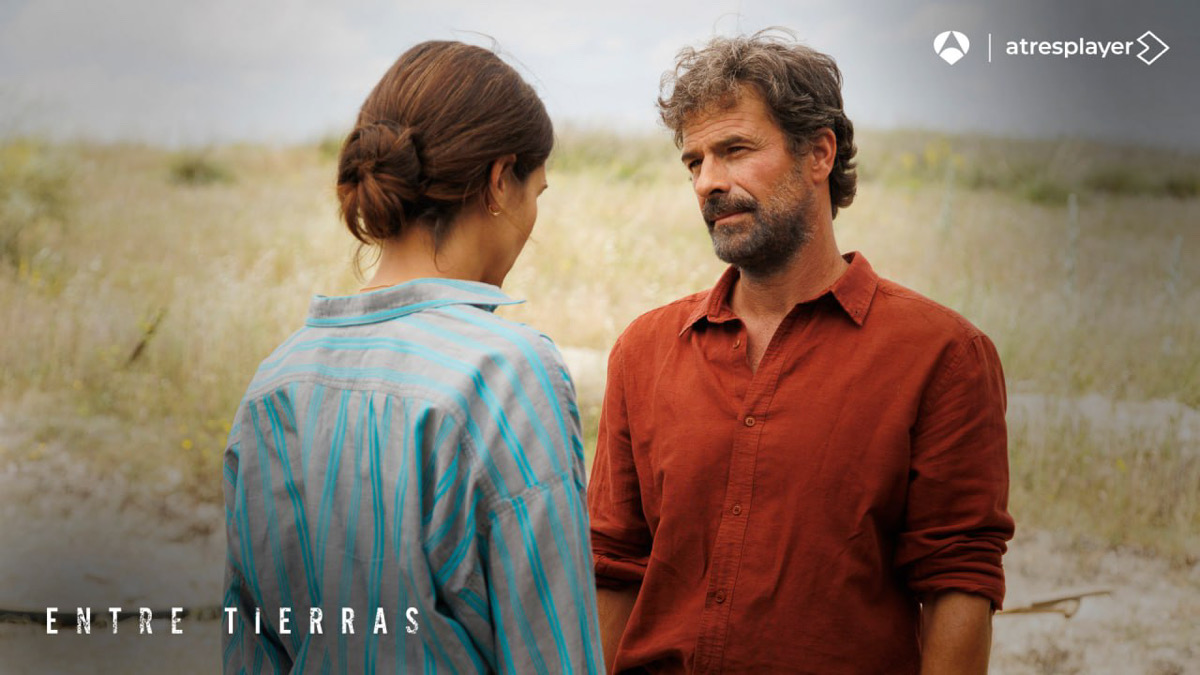 Megan Montaner y Rodolfo Sancho en 'Entre Tierras 2'