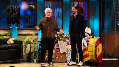 Pedro Almodóvar y David Broncano en 'La Revuelta'