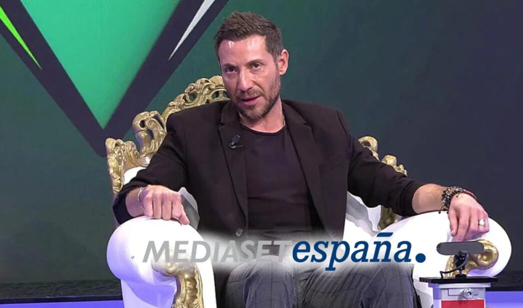 Antonio David Flores y el logo de Mediaset